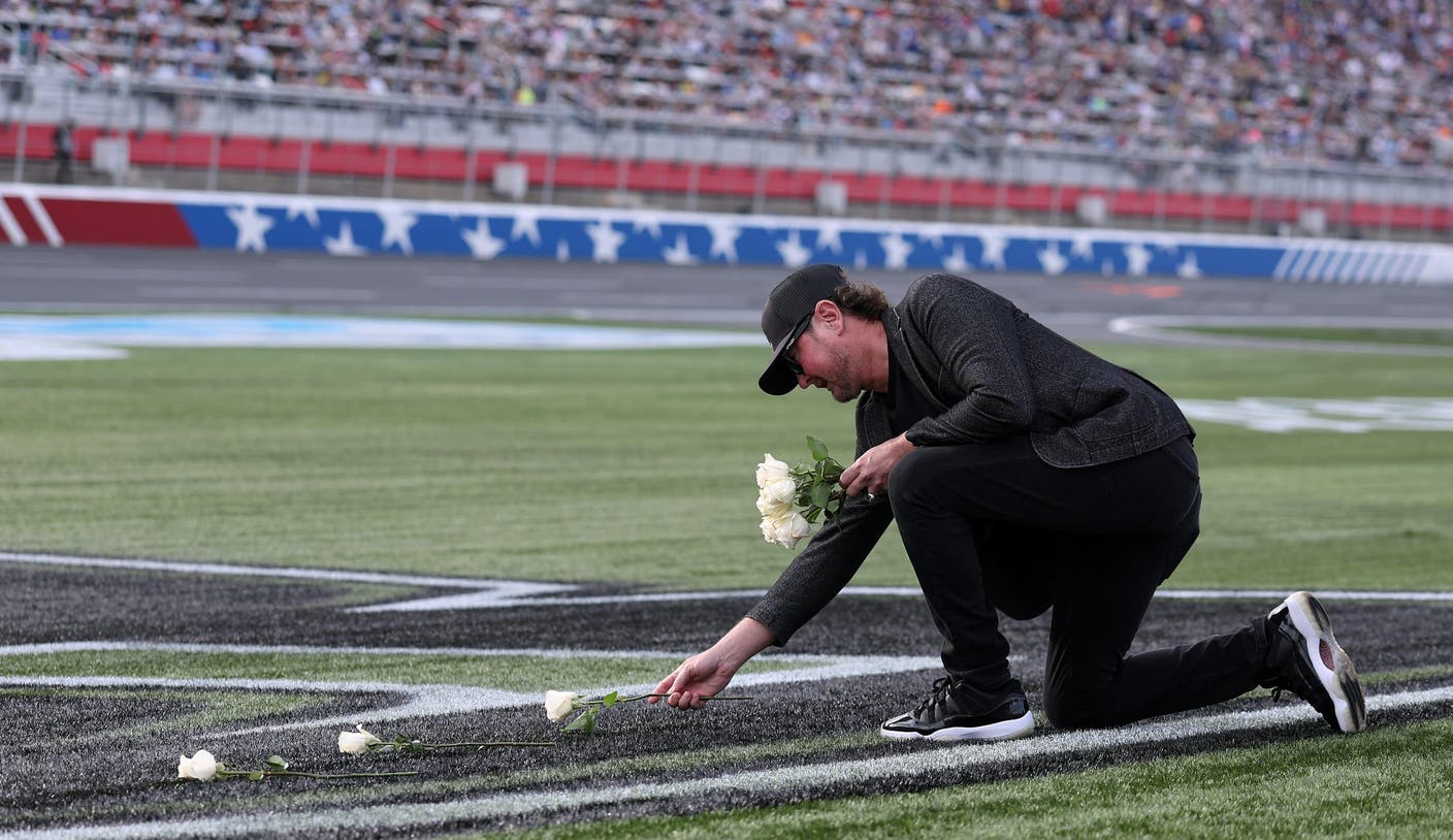 赏金国际pg 赛道献礼：NASCAR 以多重方式纪念逝世的凯尔·布什 | 赏金国际